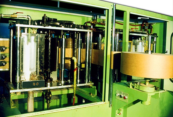 閥口袋制袋機是怎么制作的？有什么特點?