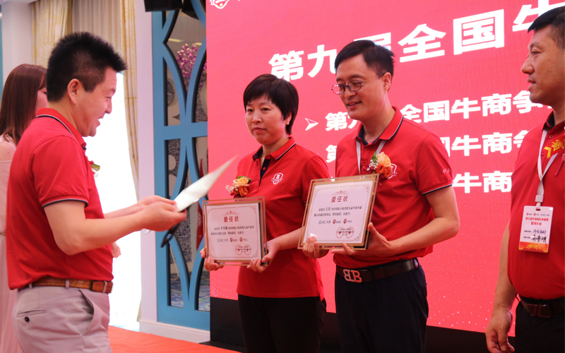 張高峰總裁為王總頒發山東戰區指導員委任狀