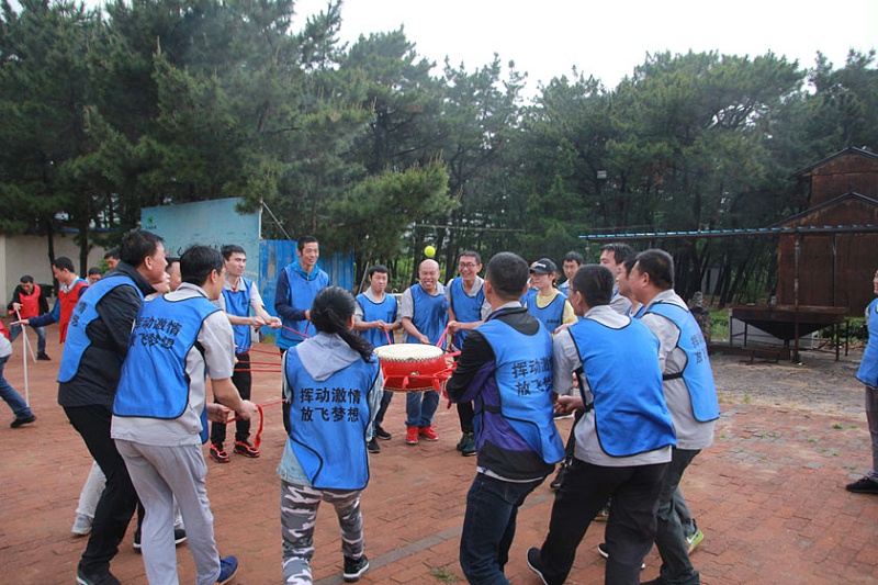 熱烈祝賀青島中新華美塑料有限公司2019年度戶外拓展訓練圓滿成功--團隊戰(zhàn)鼓