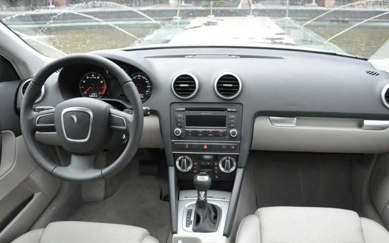 汽車內(nèi)裝件